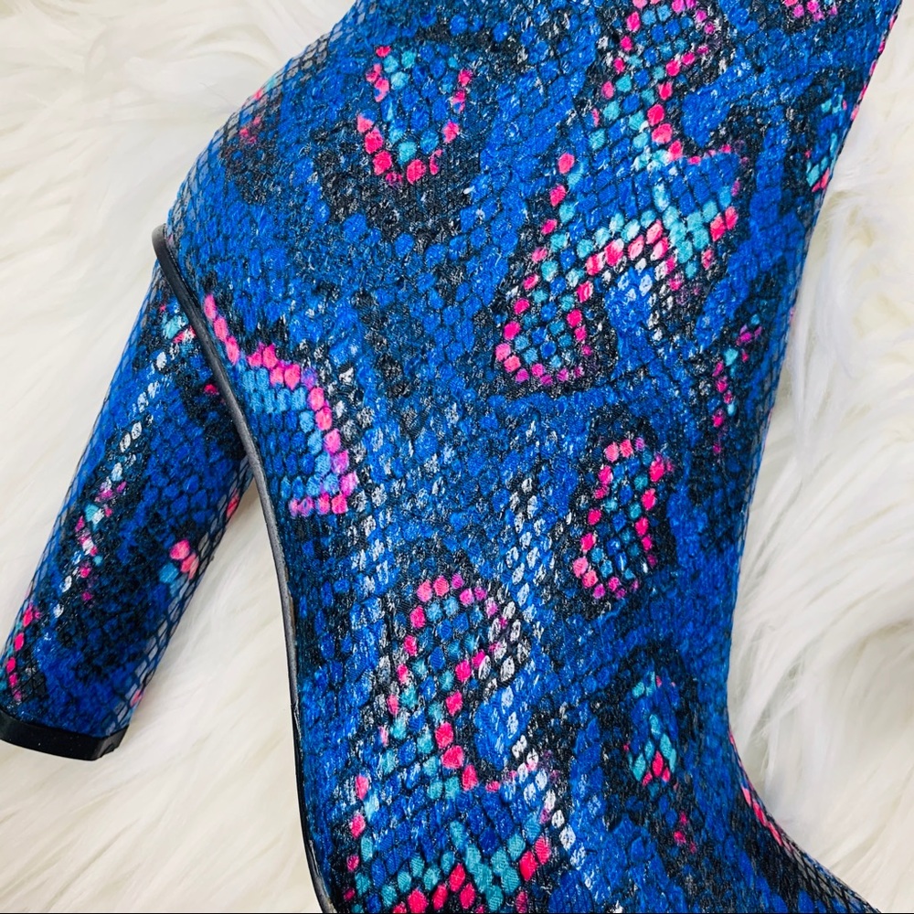 Blue snakeskin heeled bootie - Picture 4 of 6